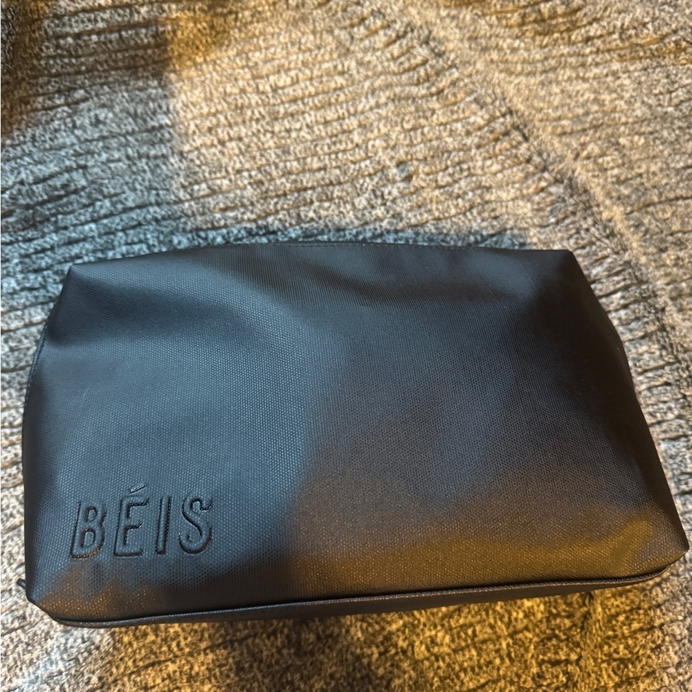 BEIS The Medium Cosmetic Pouch 
in Black